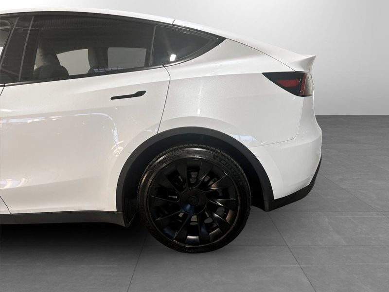 Tesla Model Y bild 13