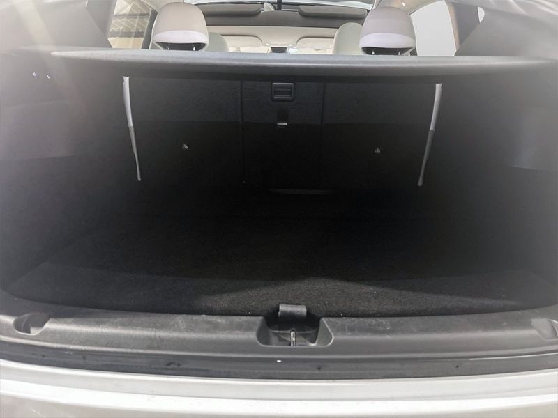 Tesla Model Y bild 14