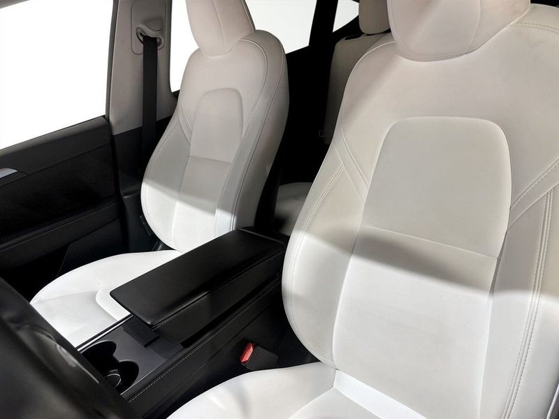 Tesla Model Y bild 5