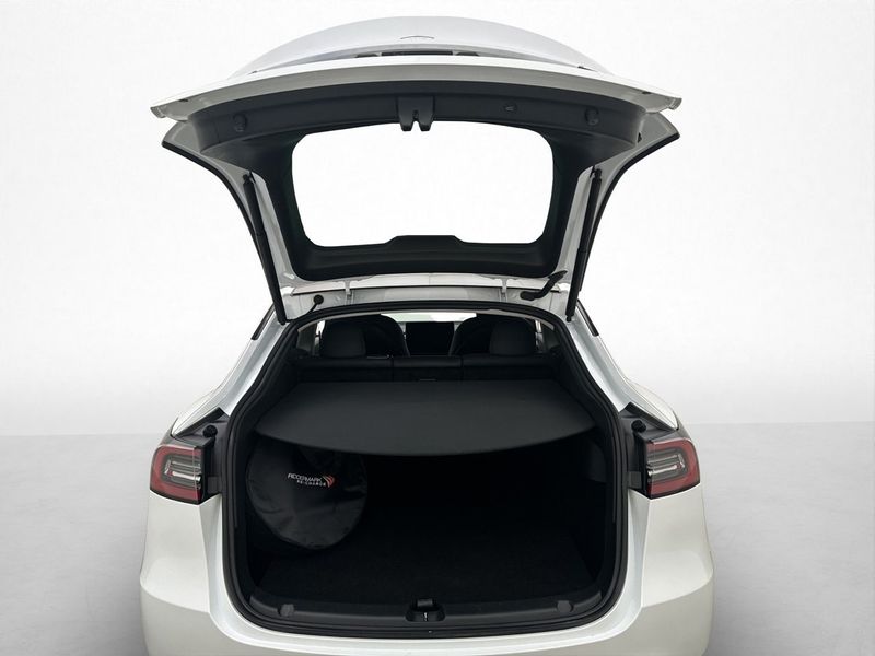 Tesla Model Y bild 19