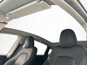 Tesla Model Y bild 18