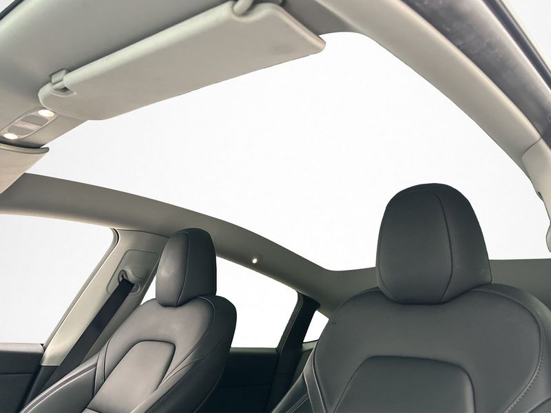 Tesla Model Y bild 18