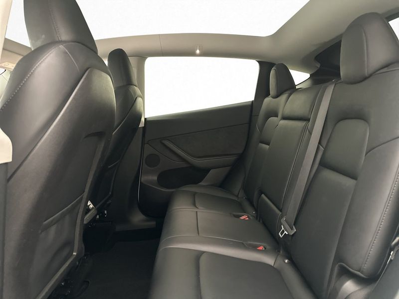 Tesla Model Y bild 21