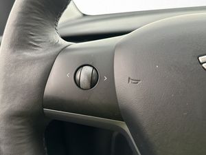 Tesla Model Y bild 23