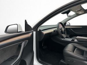 Tesla Model Y bild 13