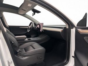 Tesla Model Y bild 17