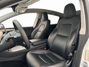 Tesla Model Y bild 14