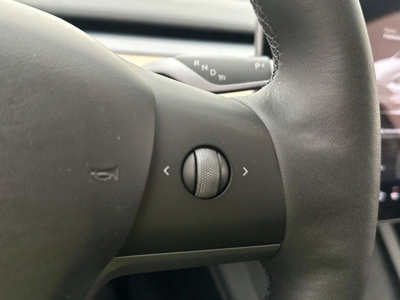 Tesla Model Y bild 24