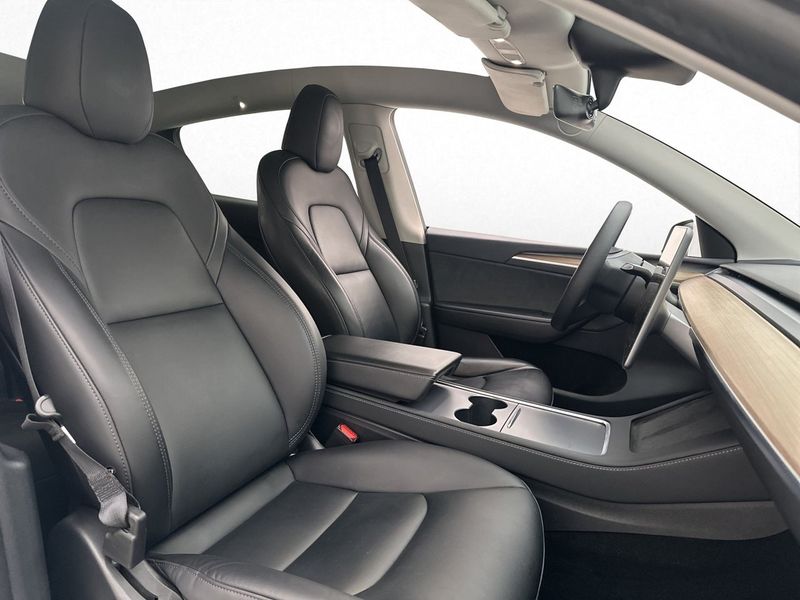 Tesla Model Y bild 16