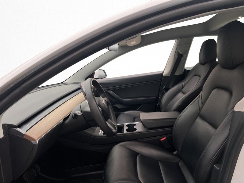 Tesla Model 3 bild 13