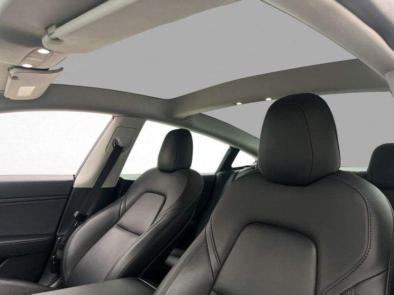 Tesla Model 3 bild 35