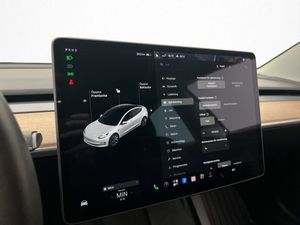 Tesla Model 3 bild 32