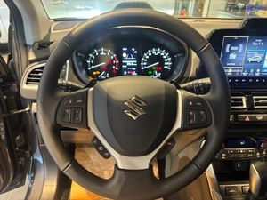 Suzuki S-CROSS bild 8