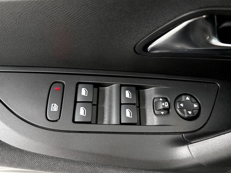 Peugeot e-2008 bild 6
