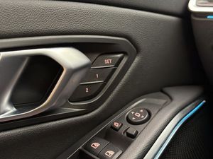 BMW 330 bild 13
