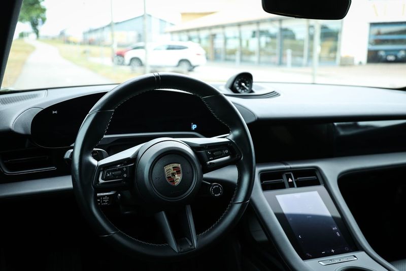 Porsche Taycan bild 18