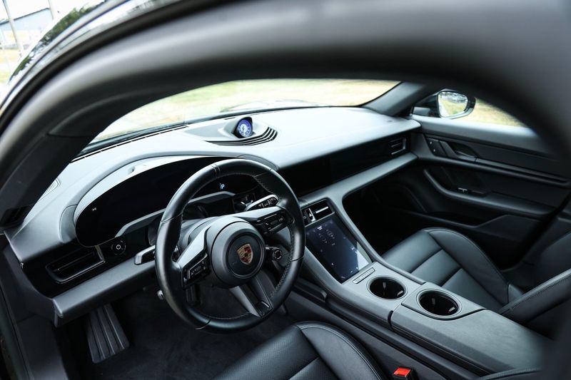 Porsche Taycan bild 13