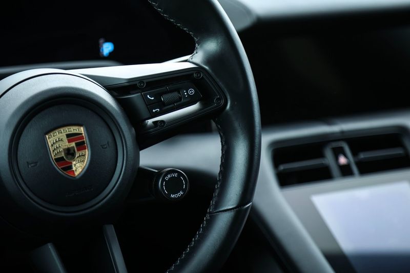 Porsche Taycan bild 25