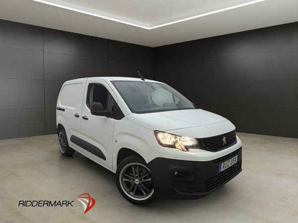Peugeot Partner 130hk Värmare PDC Dragkrok 3-Sits CARPLAY - 2020