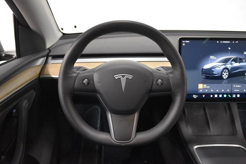 Tesla Model Y bild 2