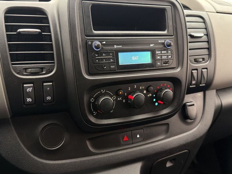 Nissan NV300 bild 17
