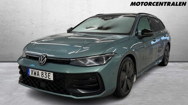 Volkswagen Passat R-LINE 2.0TDI 4M//HUD/Panoramasoltak/Värmare - 2025