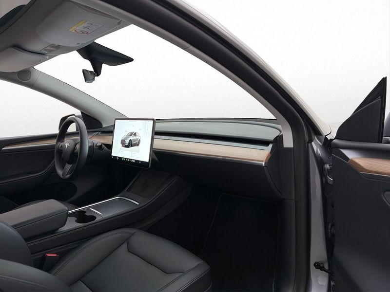 Tesla Model Y bild 28