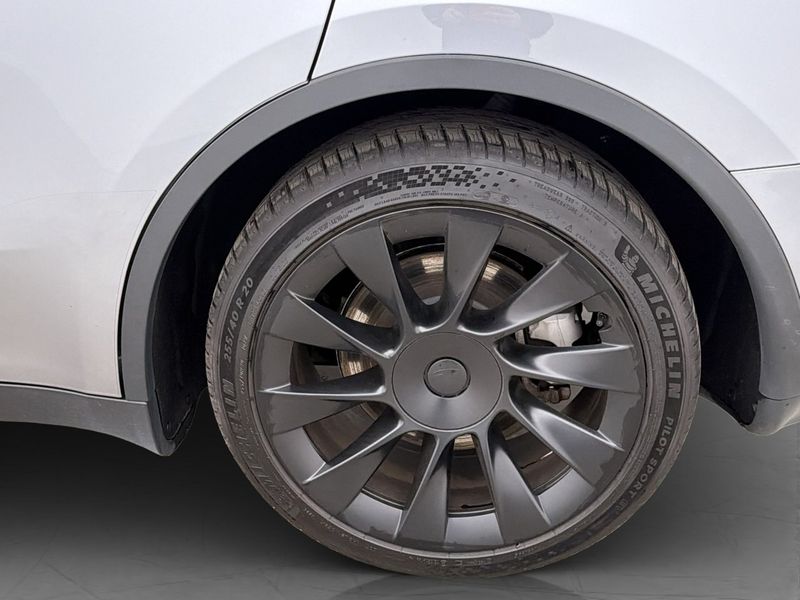 Tesla Model Y bild 36