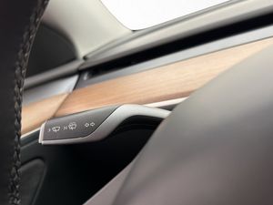 Tesla Model Y bild 15