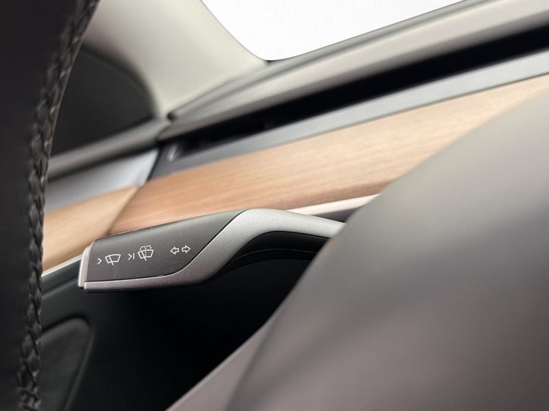 Tesla Model Y bild 15