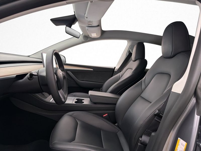 Tesla Model Y bild 12