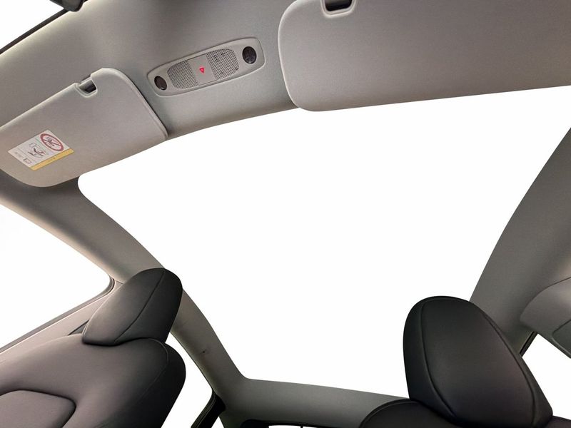 Tesla Model Y bild 13
