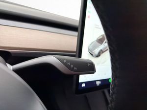 Tesla Model Y bild 16