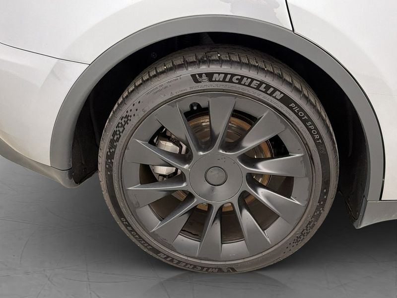 Tesla Model Y bild 33