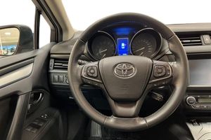 Toyota Avensis bild 9