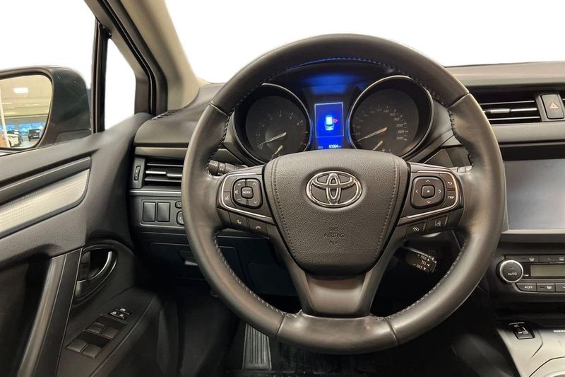 Toyota Avensis bild 9