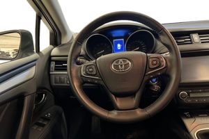 Toyota Avensis bild 9