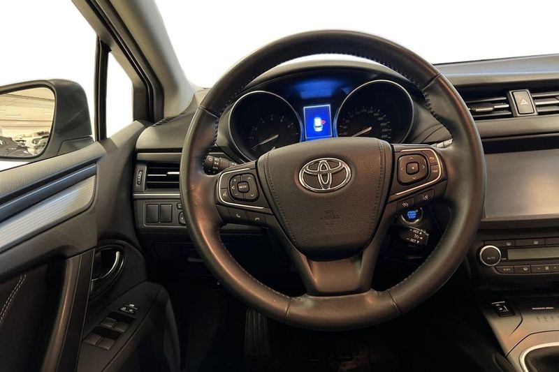 Toyota Avensis bild 9