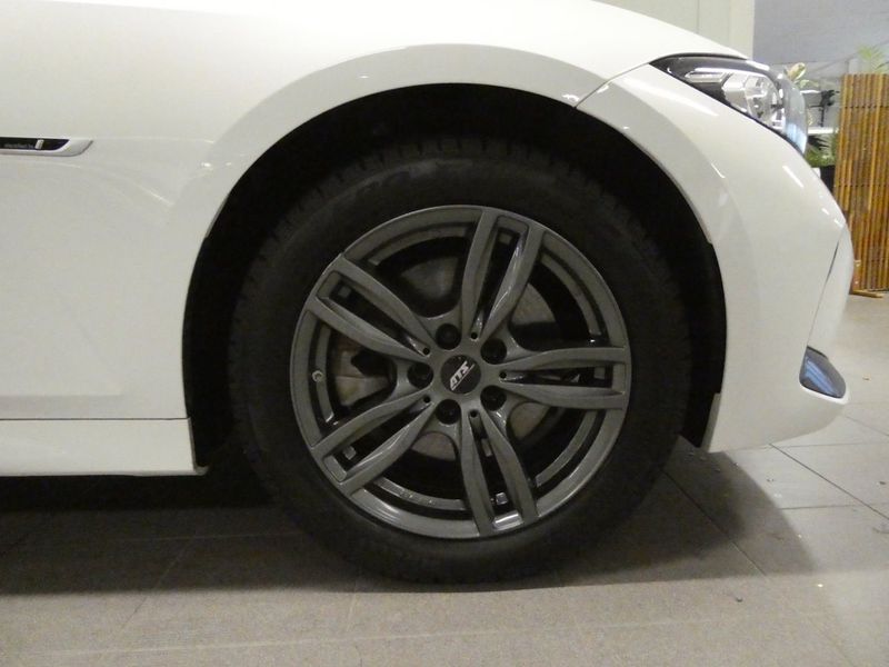BMW 330 bild 5