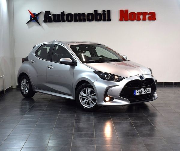 Toyota Yaris Hybrid CVT Active Back-Kamera/Carplay/Adaptiv/Rattvärme - 2023