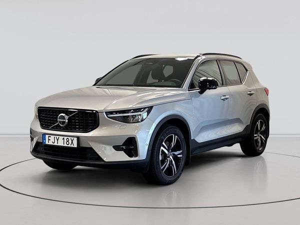 Volvo XC40 B3 FWD Bensin Plus Dark - 2025
