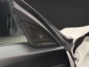 BMW 330 bild 9