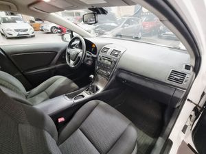 Toyota Avensis bild 18