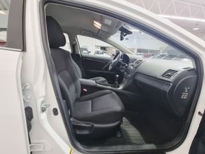 Toyota Avensis bild 17