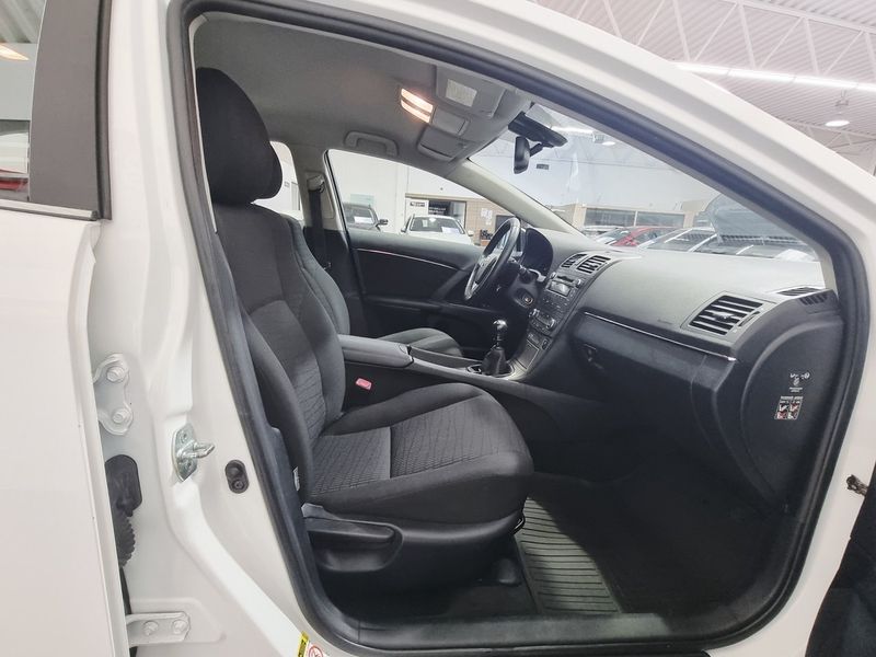 Toyota Avensis bild 17