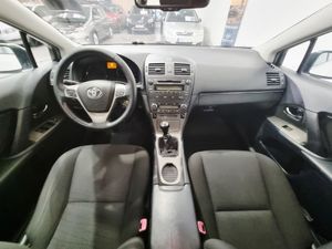 Toyota Avensis bild 11
