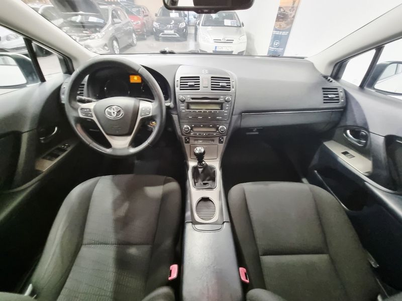 Toyota Avensis bild 11