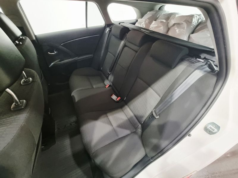 Toyota Avensis bild 9