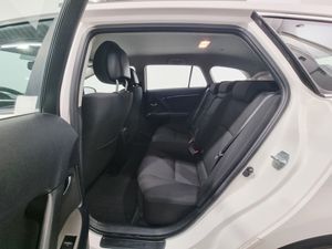 Toyota Avensis bild 8