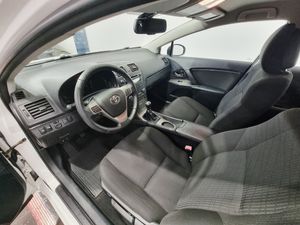 Toyota Avensis bild 6